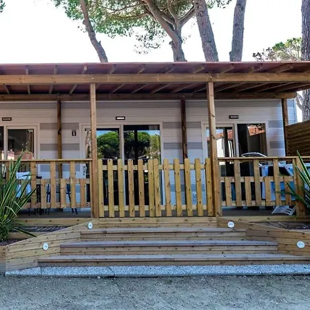 Cozy 2 Bedroom Sleeps 5 In Lido Di Spina, Italy-perfect Family Retreat 別荘