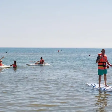 Cozy 2 Bedroom Sleeps 5 In Lido Di Spina, Italy-perfect Family Retreat リド・ディ・スピーナ