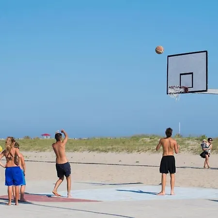 Cozy 2 Bedroom Sleeps 5 In Lido Di Spina, Italy-perfect Family Retreat 別荘 *